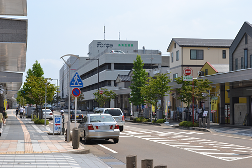 市の中心の商店がい(柏崎小学校の近く)
