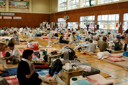 避難先の体育館の様子