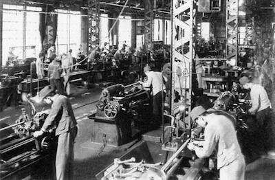理研柏崎工場で働く人たち (昭和のはじめころ...今から90年くらい前)