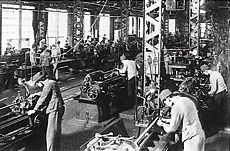 柏崎工場内で働く人たち